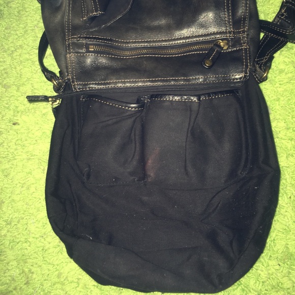 Clearance 🛍 Black fossil crossbody. - Picture 7 of 8